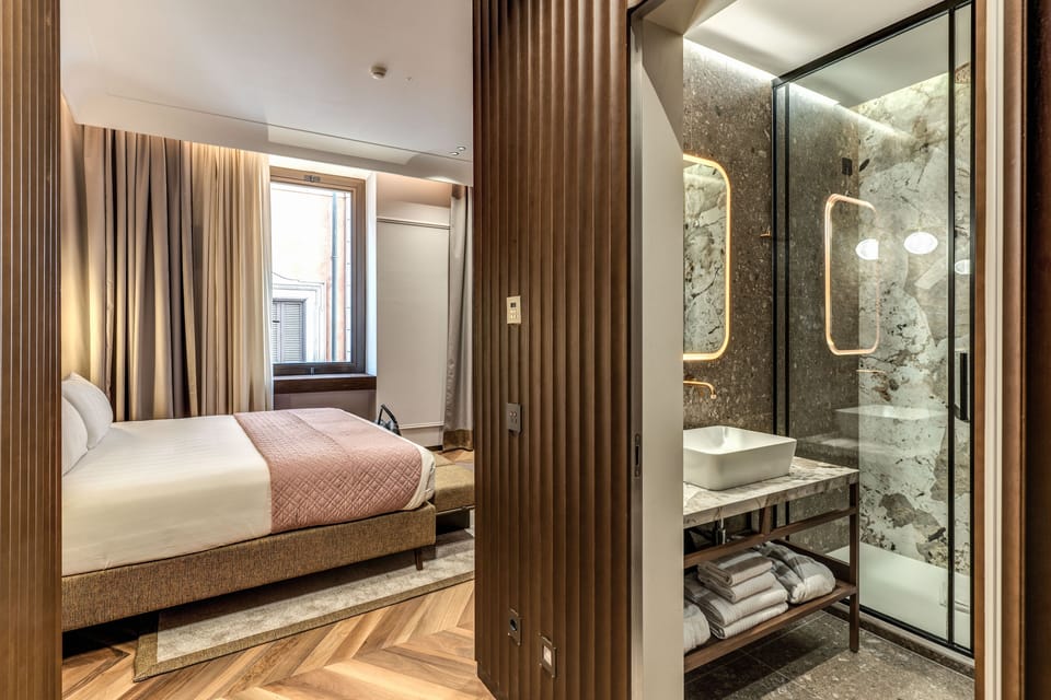 Superior Room | Premium bedding, down comforters, pillowtop beds, minibar