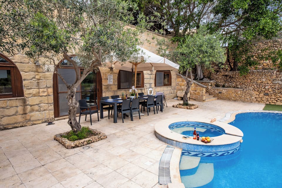 Villa | Outdoor dining