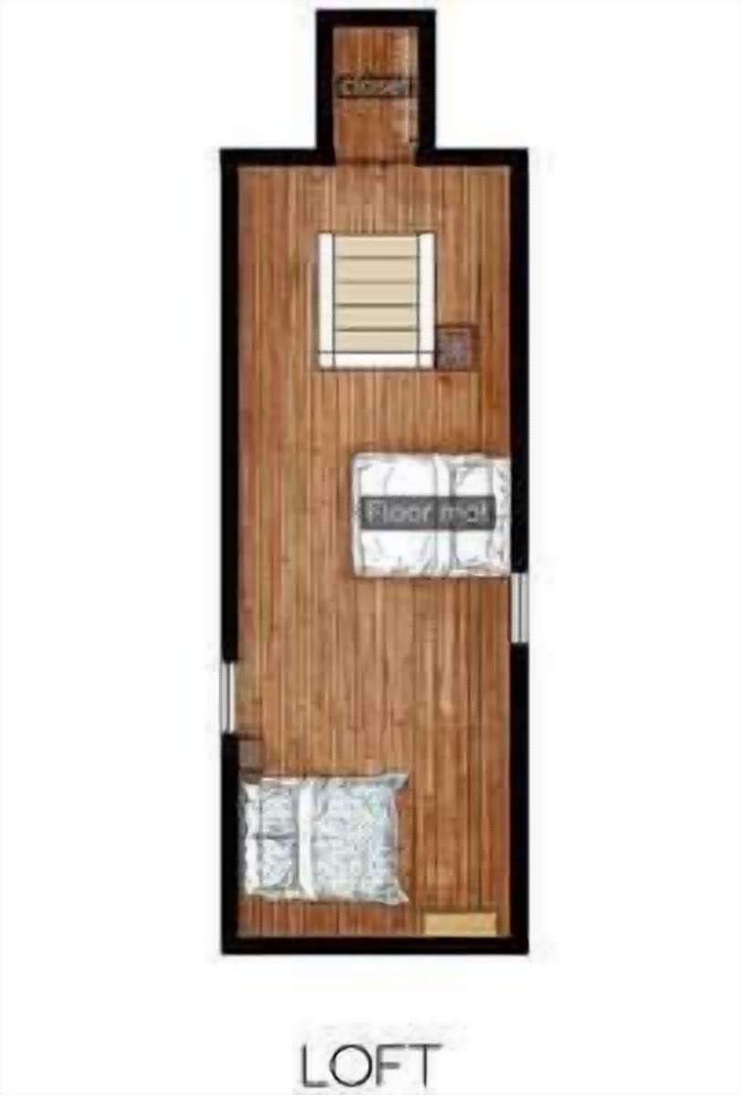 The spacious penthouse! The floor mat lives in the closet!