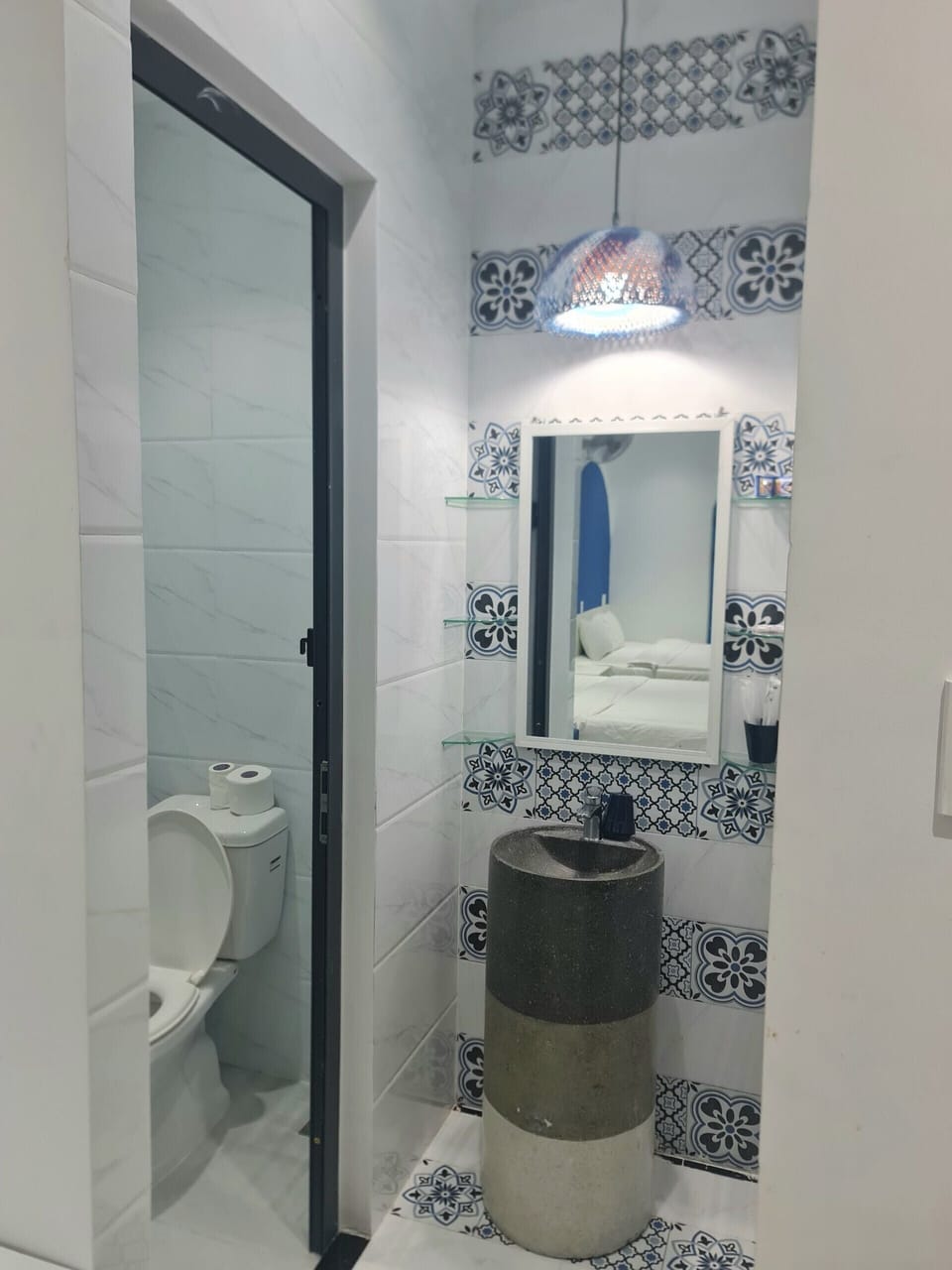 Family Quadruple Room, Non Smoking | Bathroom | Hair dryer, towels, shampoo, toilet paper