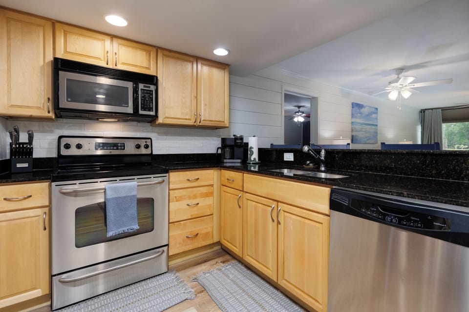 You'll have all of the basic necessities you'll need in this full size kitchen.