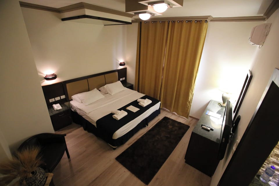 Superior Suite | Minibar, in-room safe, iron/ironing board, travel crib