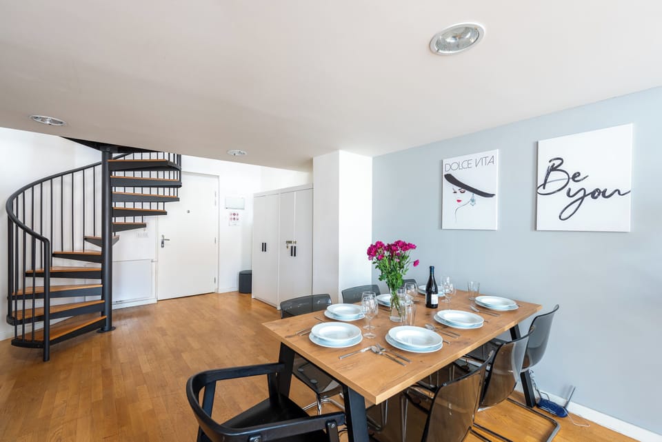 Deluxe Apartment | In-room dining