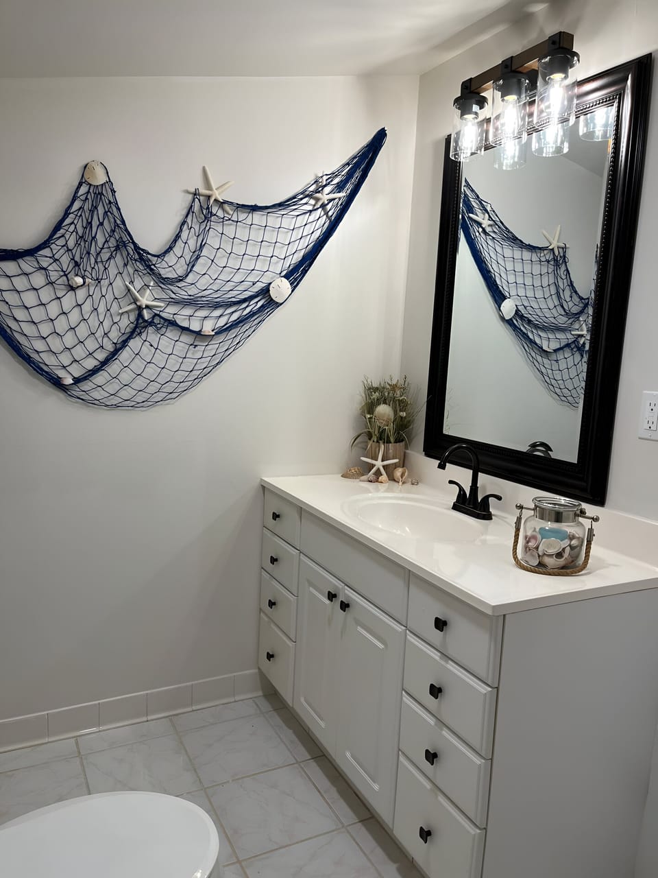 Second master suite bathroom