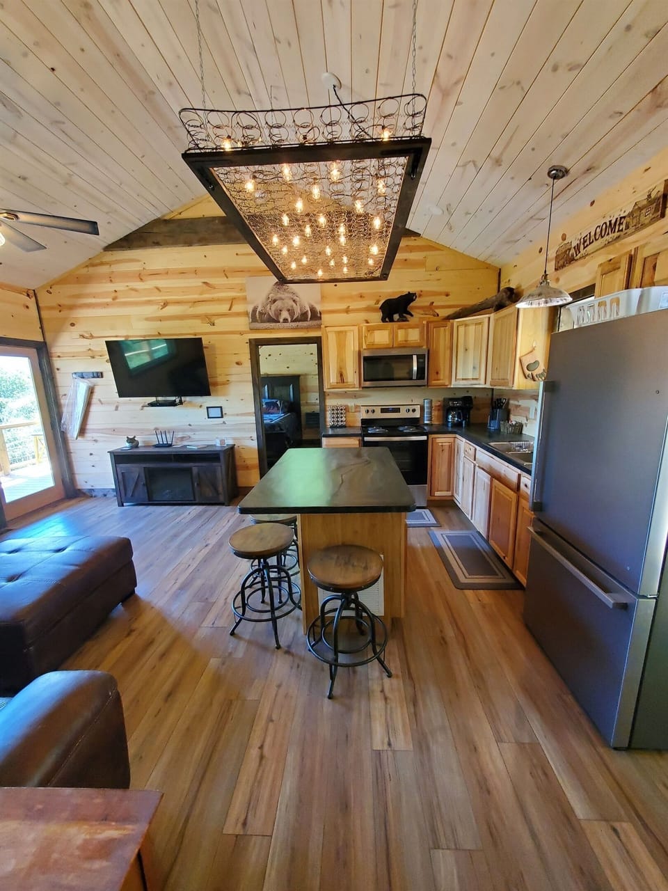 Kitchen & Living room area