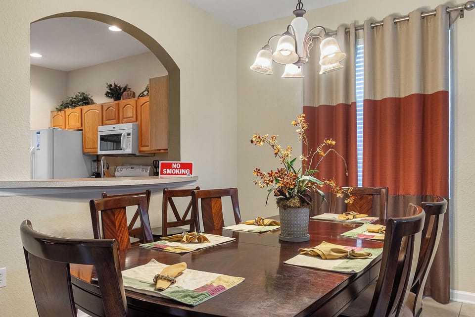 Dining Area That Seats 6 People