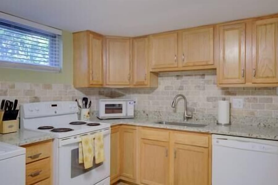 Kitchen (1)