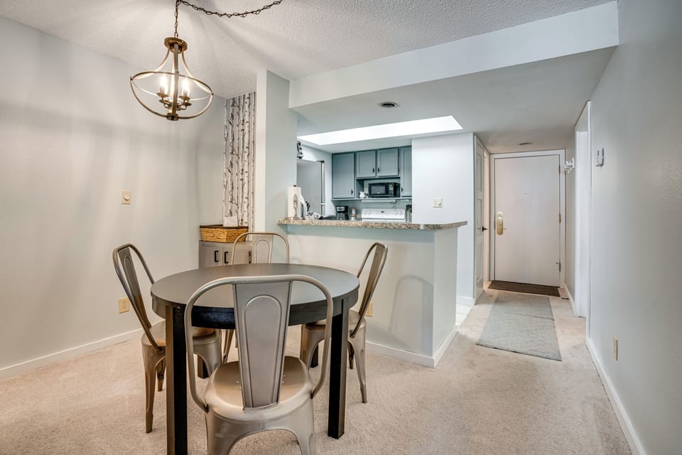 Dining Area | Dishes & Flatware Provided
