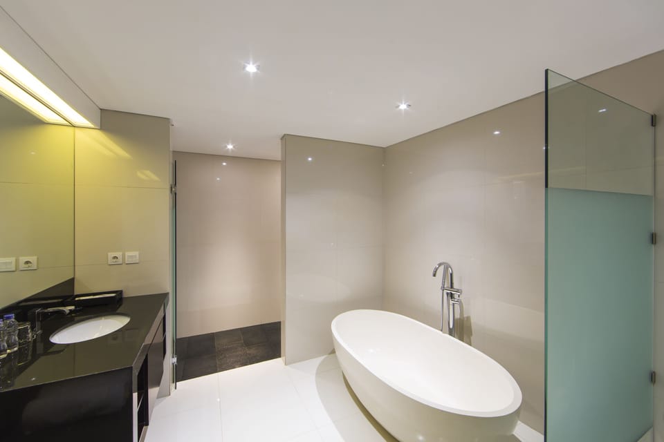 Villa, 1 Bedroom (Pool) | Deep soaking bathtub