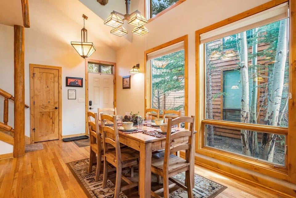 Dining room.