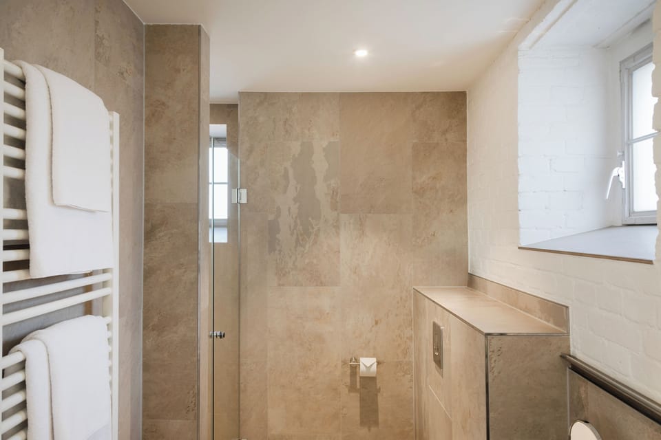 Tower Studio without elevator | Bathroom | Shower, rainfall showerhead, eco-friendly toiletries, hair dryer