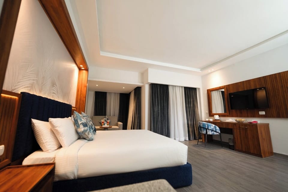 Premium Triple Room, Pool View | Minibar, in-room safe, bed sheets
