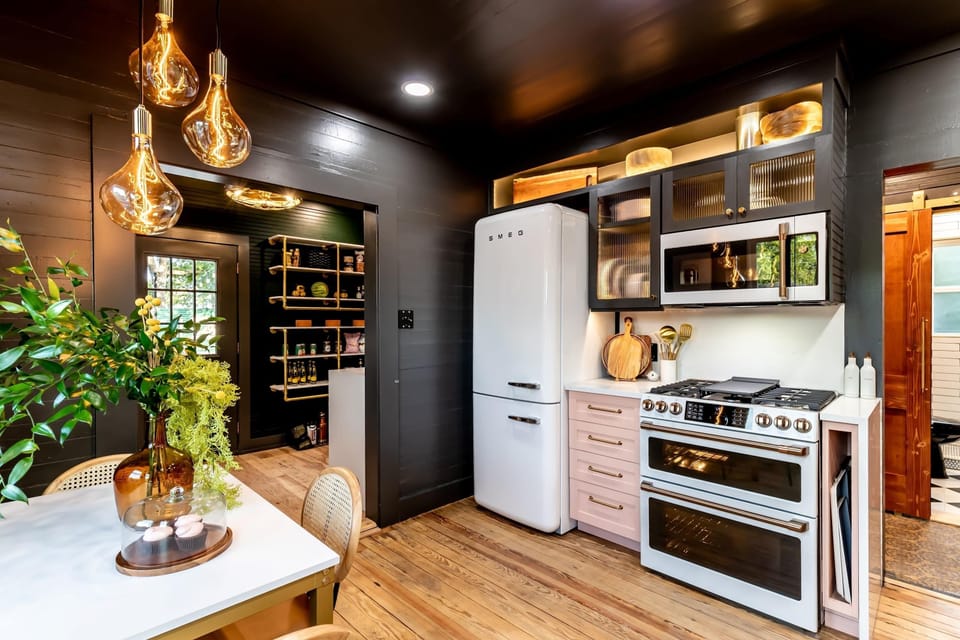 House, Multiple Beds, Patio, Garden View (River Mill Haus) | Private kitchen | Fridge, microwave, oven, stovetop