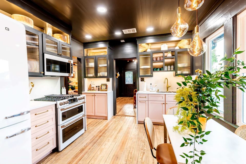 House, Multiple Beds, Patio, Garden View (River Mill Haus) | Private kitchen | Fridge, microwave, oven, stovetop