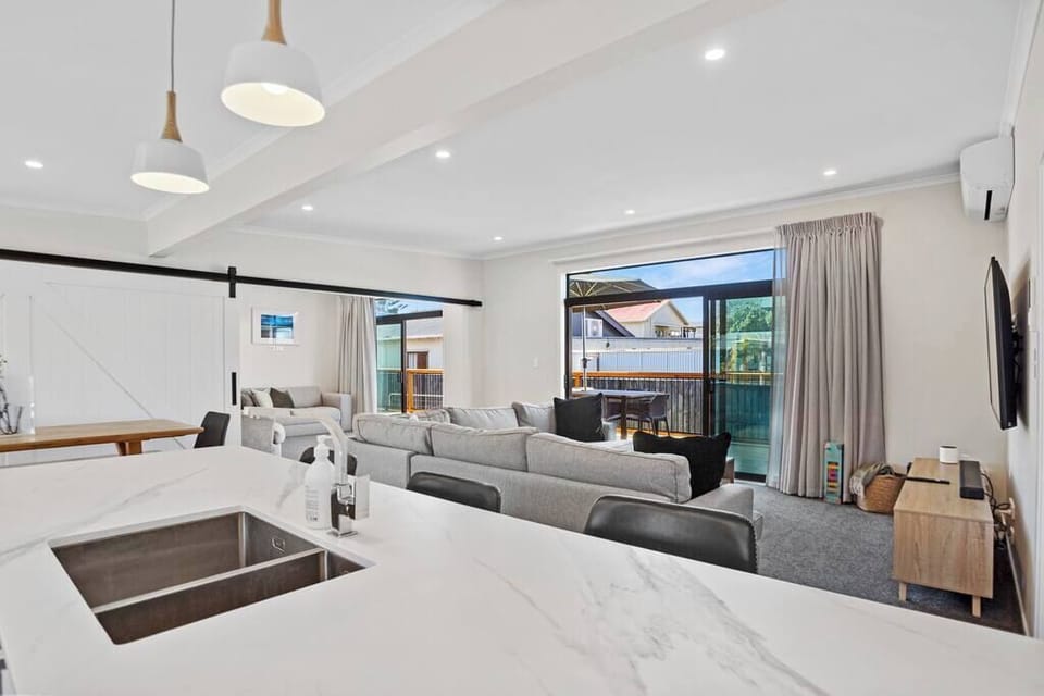 Large entertaining area.