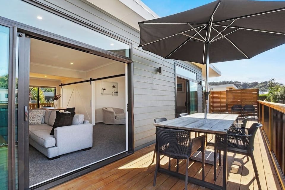 Large fully fenced deck for entertaining.