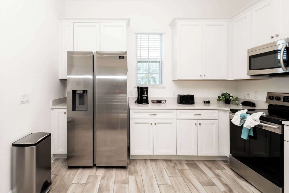 House, Multiple Beds, Patio, Garden View (Up to Scale With Margaritas) | Private kitchen | Fridge, microwave, oven, stovetop