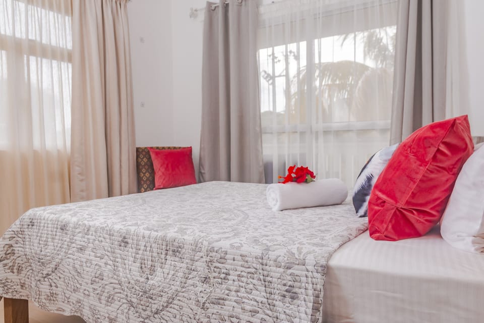 Double Room | Minibar, soundproofing, iron/ironing board (on request), WiFi (free)