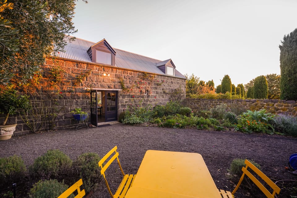 Honeysuckle Barn & Garden Bed and Breakfast in Kyneton