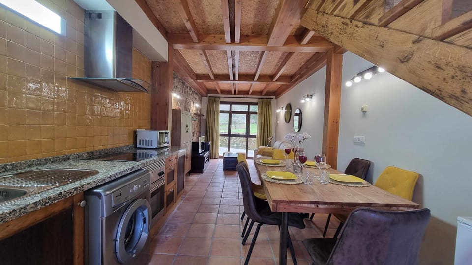Kitchen or kitchenette,Living room,Dining area