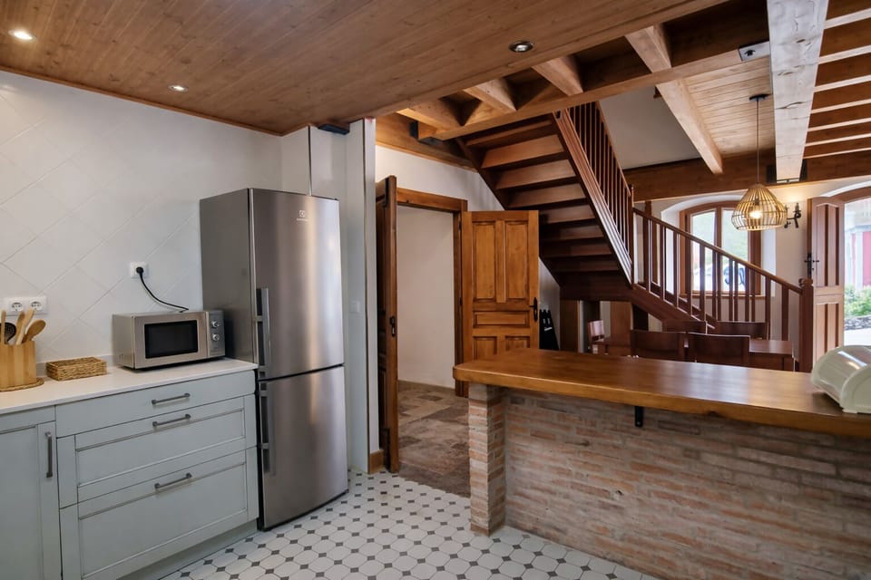 Kitchen or kitchenette,Dining area