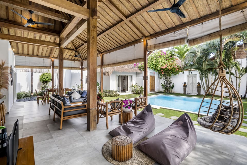 Deluxe Villa, 4 Bedrooms, Private Pool, Pool View | Living area | 32-inch TV with cable channels