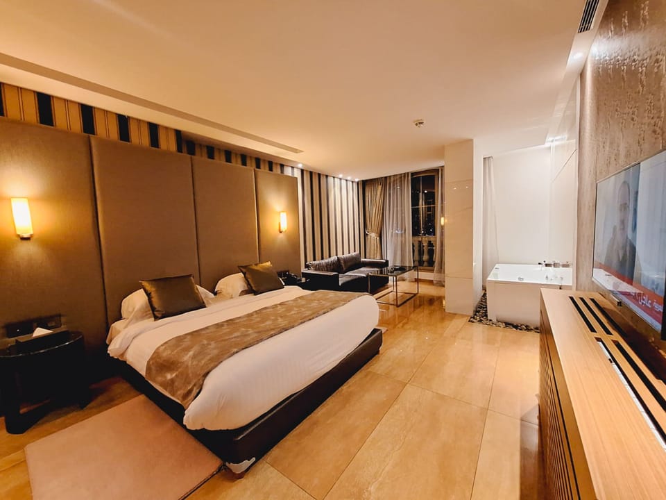 Junior Suite, 1 King Bed, Hot Tub, Sea View | Egyptian cotton sheets, premium bedding, pillowtop beds, minibar