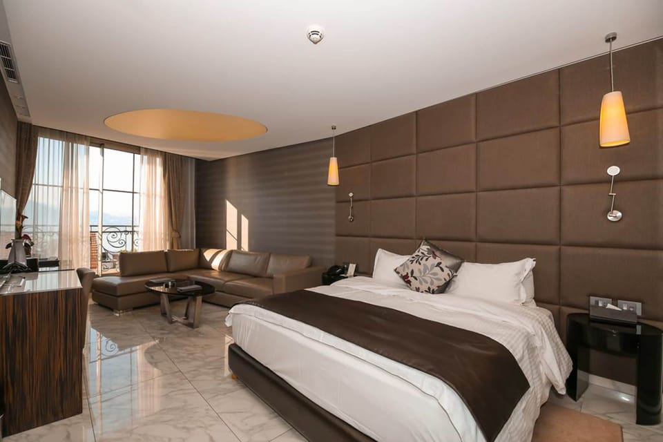 Junior Suite, 1 King Bed, Hot Tub, Sea View | Egyptian cotton sheets, premium bedding, pillowtop beds, minibar