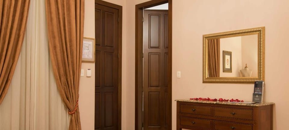 Collection Superior Premium | Minibar, in-room safe, individually decorated, desk