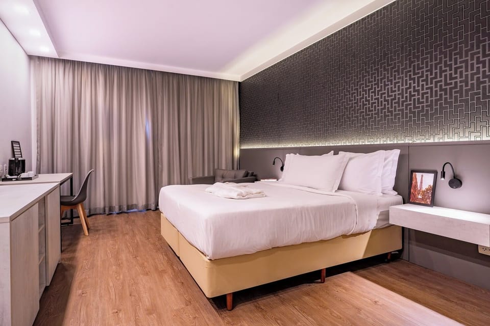 Premium Double Room | Minibar, in-room safe, desk, soundproofing