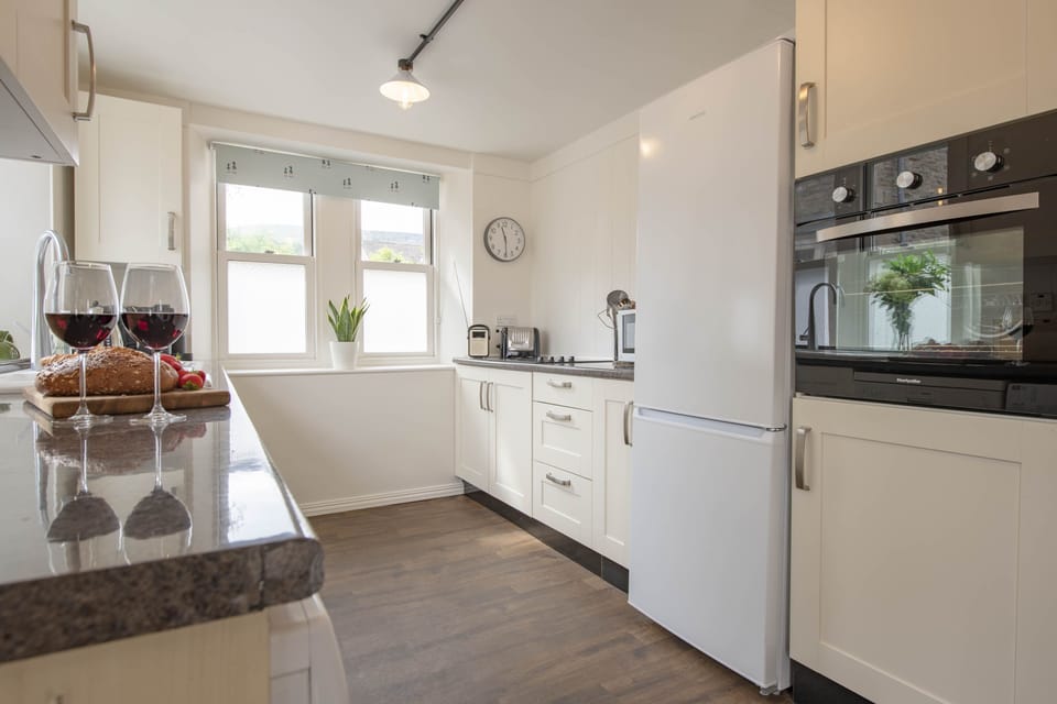 Ground floor: Well-equipped kitchen