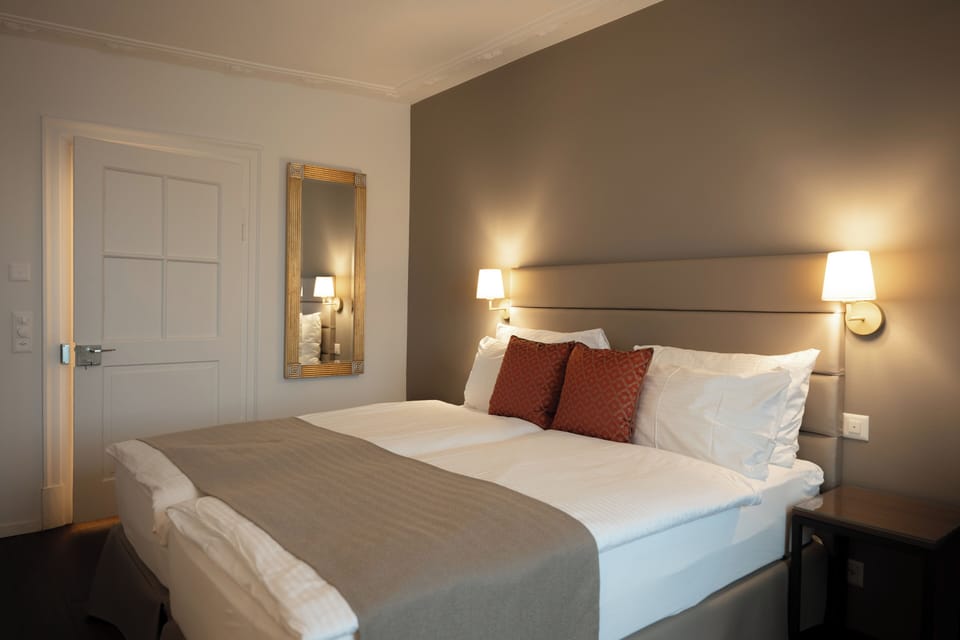 Double Room, River View (19m²) | In-room safe, desk, blackout drapes, free WiFi