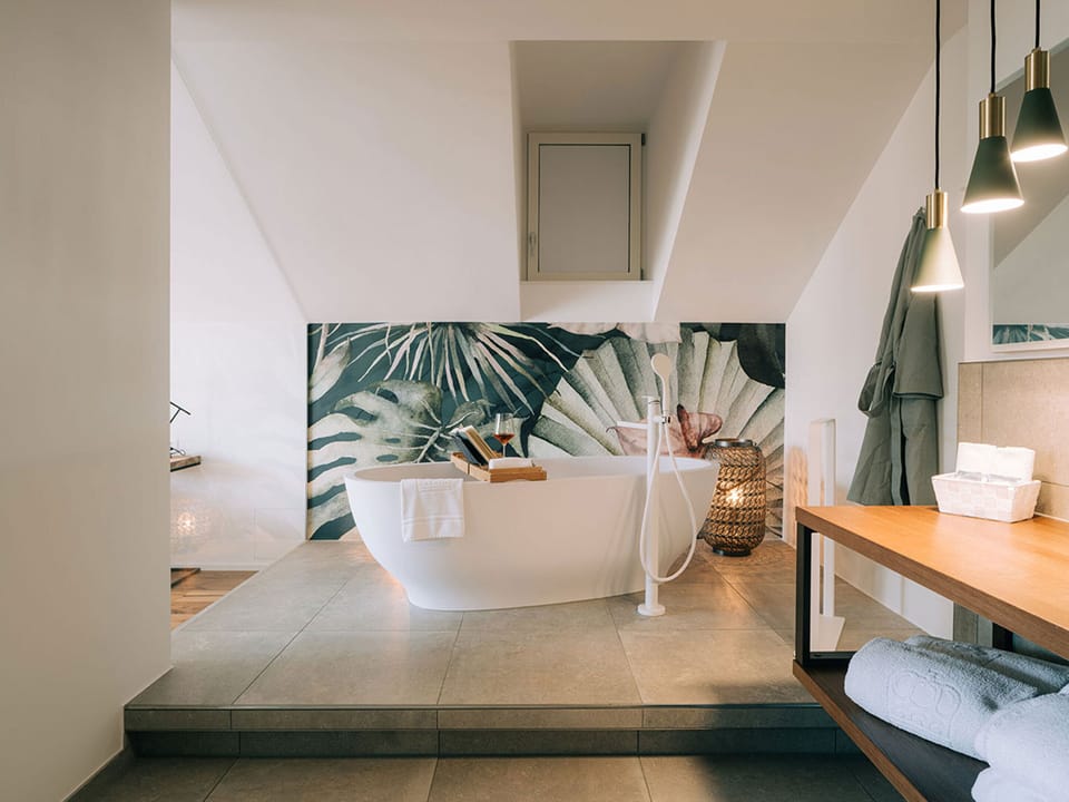 Junior Suite Panorama | Bathroom | Free toiletries, hair dryer, towels, soap