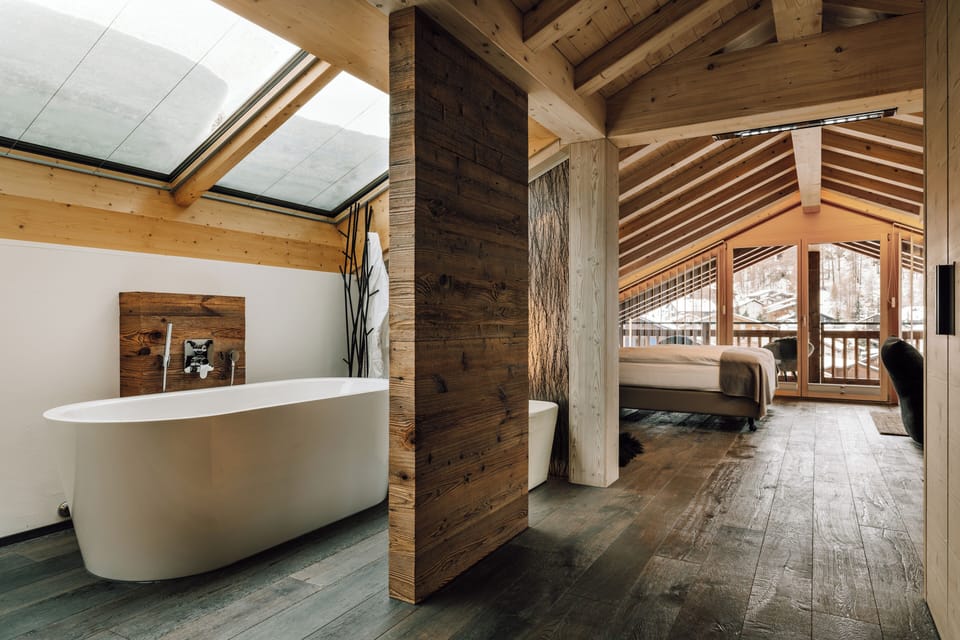 Panoramic Suite | Deep soaking bathtub