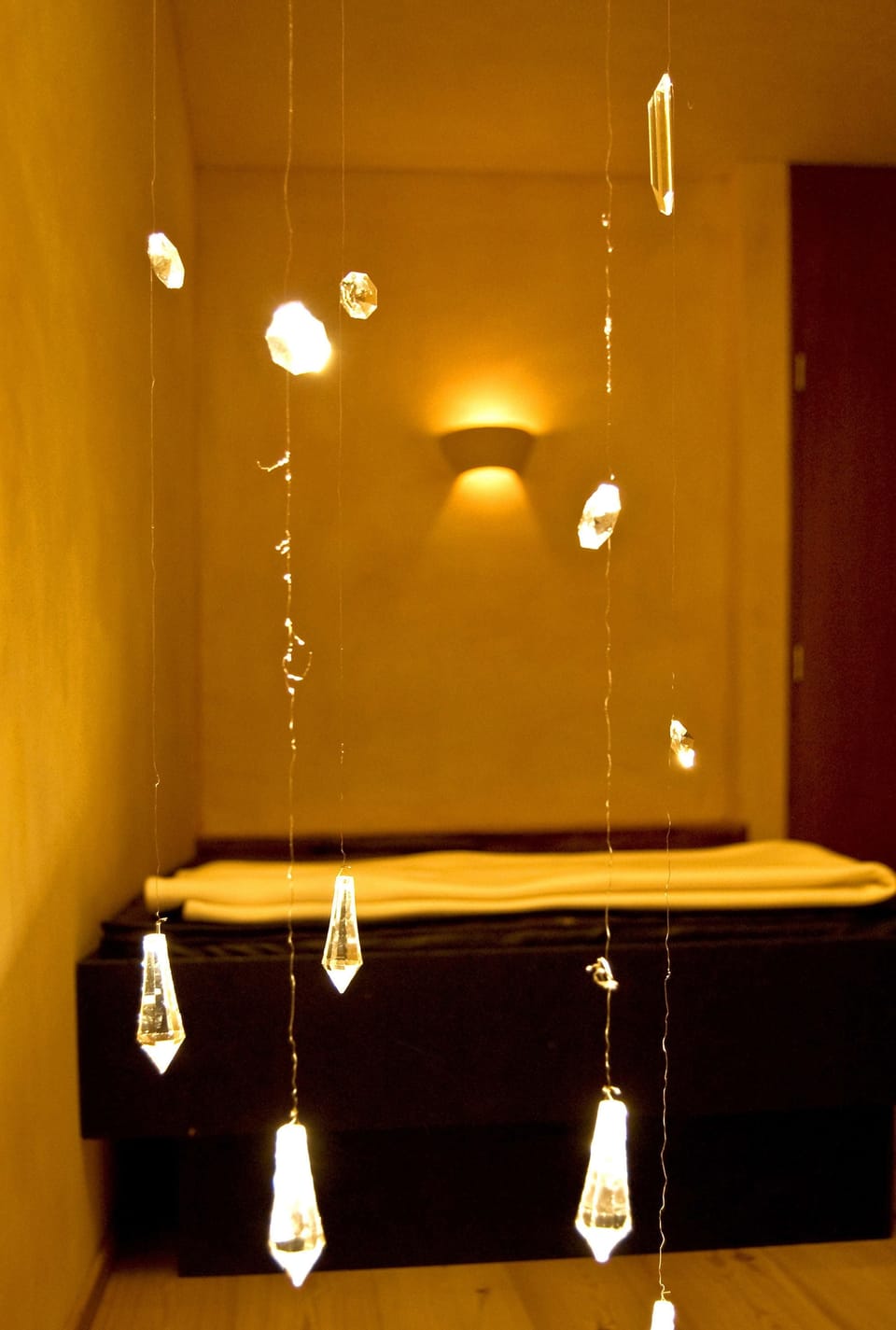 Sauna, hot tub, Turkish bath, body treatments, aromatherapy, body wraps