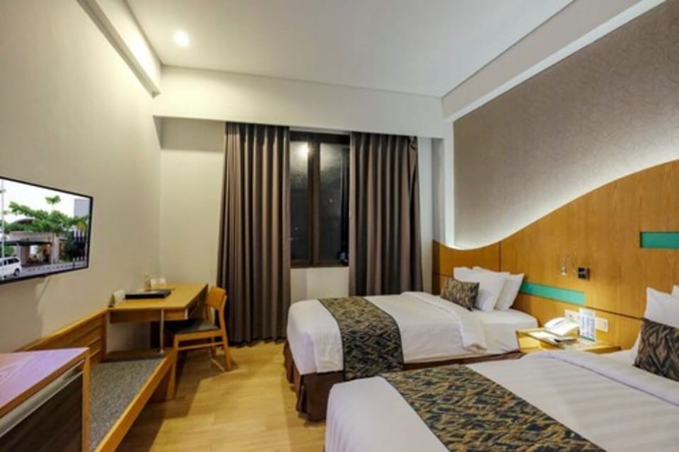 In-room safe, desk, WiFi (free), bed sheets