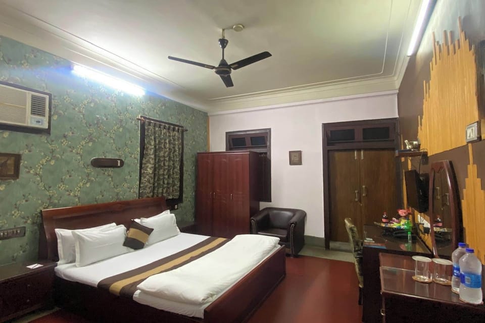 Superior Double Room | Desk, free WiFi, bed sheets