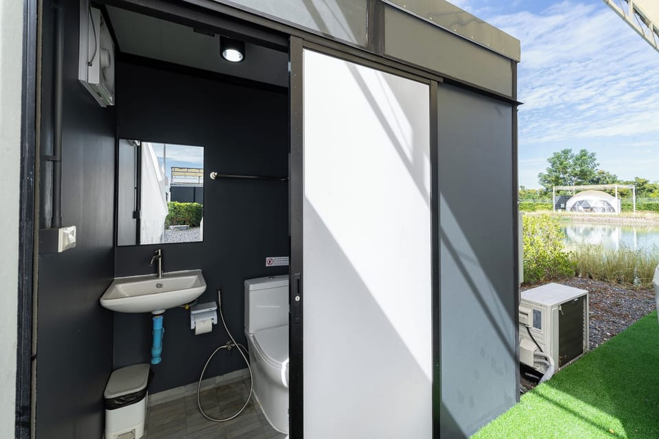 Tent | Bathroom | Shower, rainfall showerhead, towels