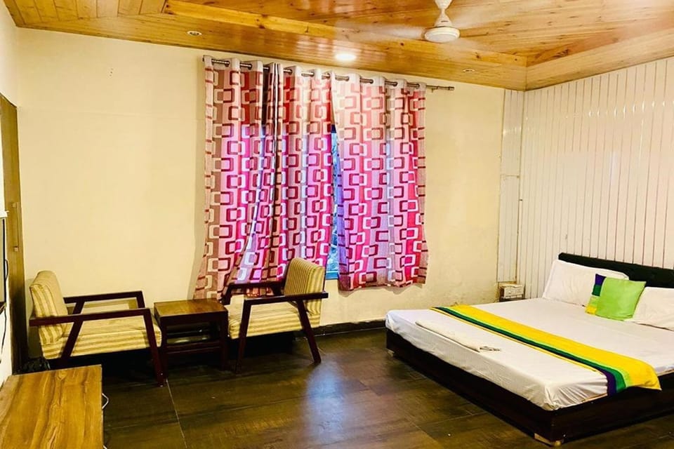 Standard Room | Desk, bed sheets