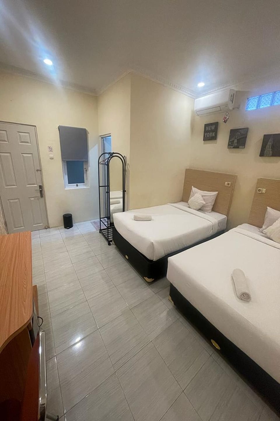 Suite Room | Desk, free WiFi, bed sheets