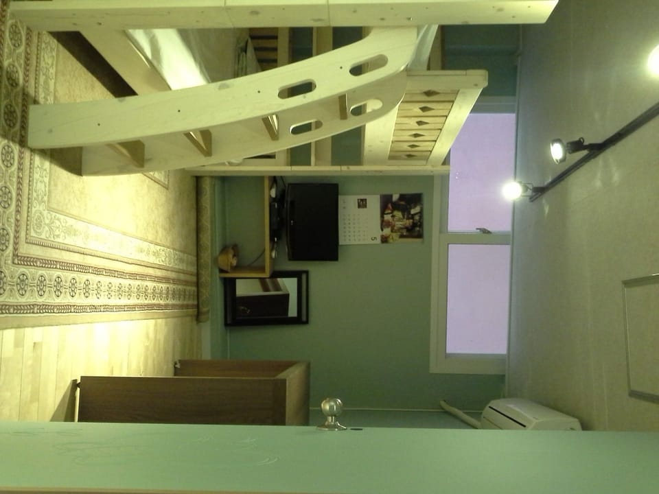 Premium bedding, desk, iron/ironing board, free WiFi