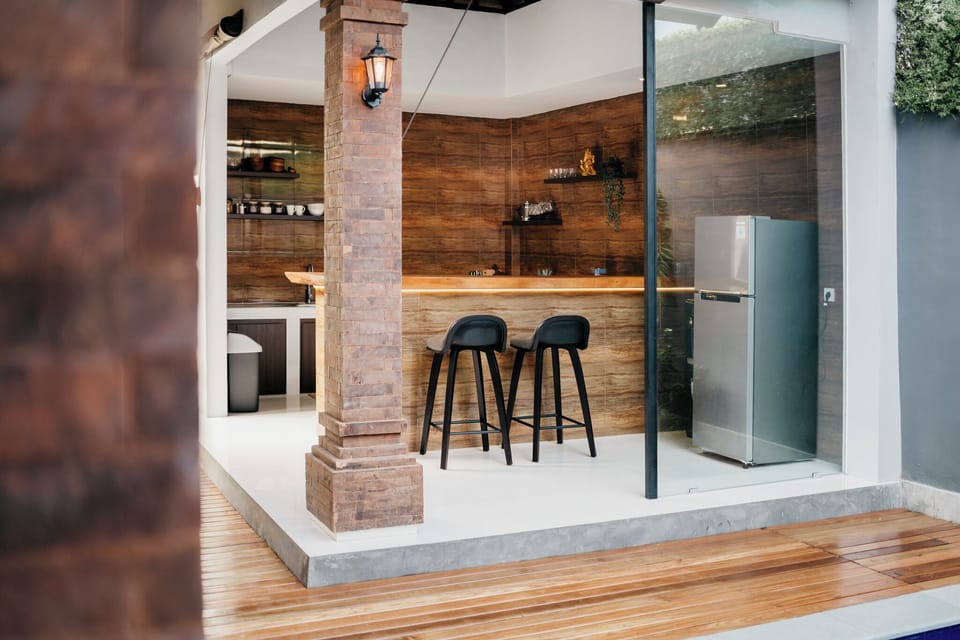 Deluxe Villa | Private kitchen | Fridge, microwave, stovetop, dishwasher