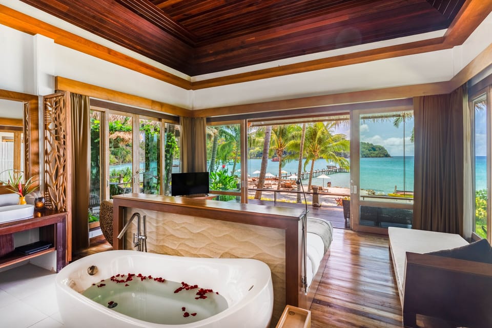 The Beach Villa  | Minibar, in-room safe, rollaway beds