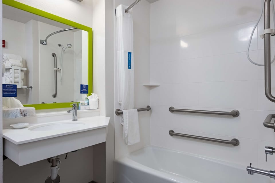 Two Queen Beds, Non-Smoking, Accessible | Bathroom | Free toiletries, hair dryer, towels