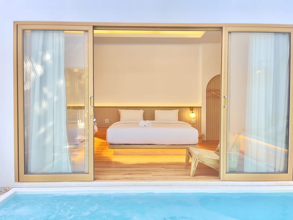 Deluxe Villa | Rollaway beds, bed sheets