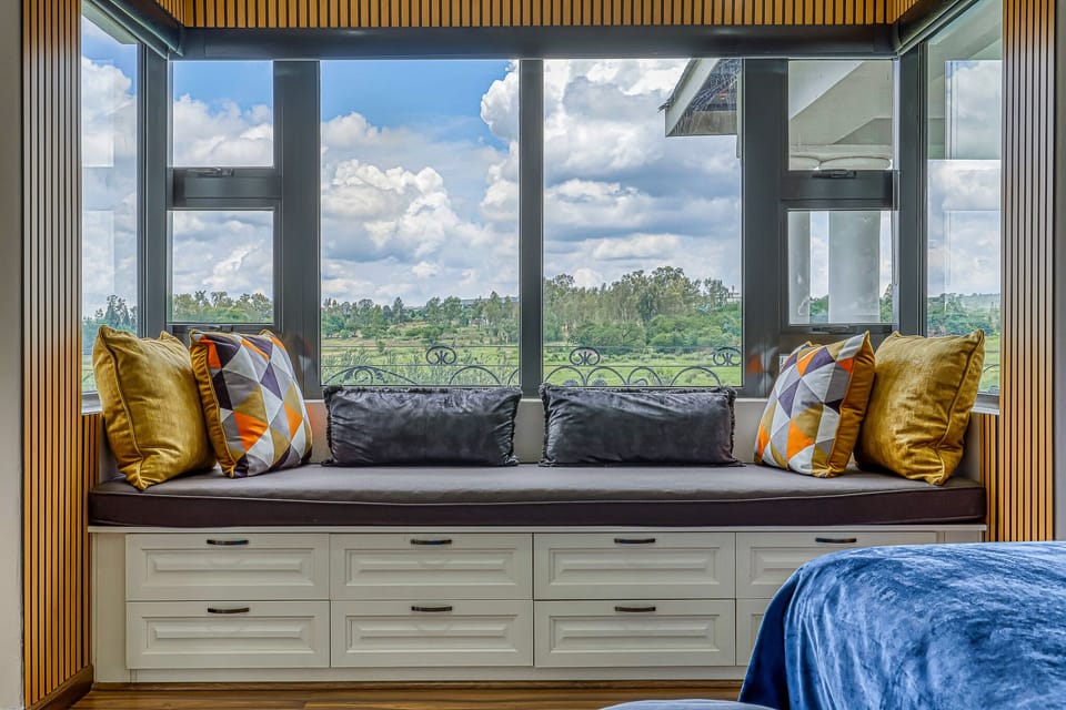 Superior Room, Non Smoking | Living area | 40-inch Smart TV with cable channels, Netflix, streaming services