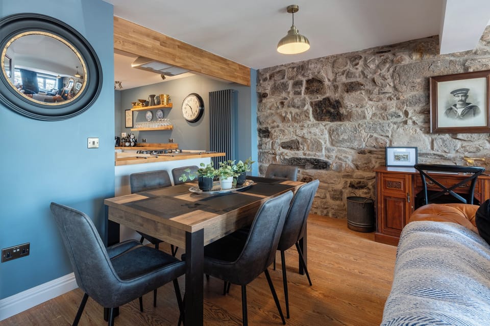 Apartment | Dining