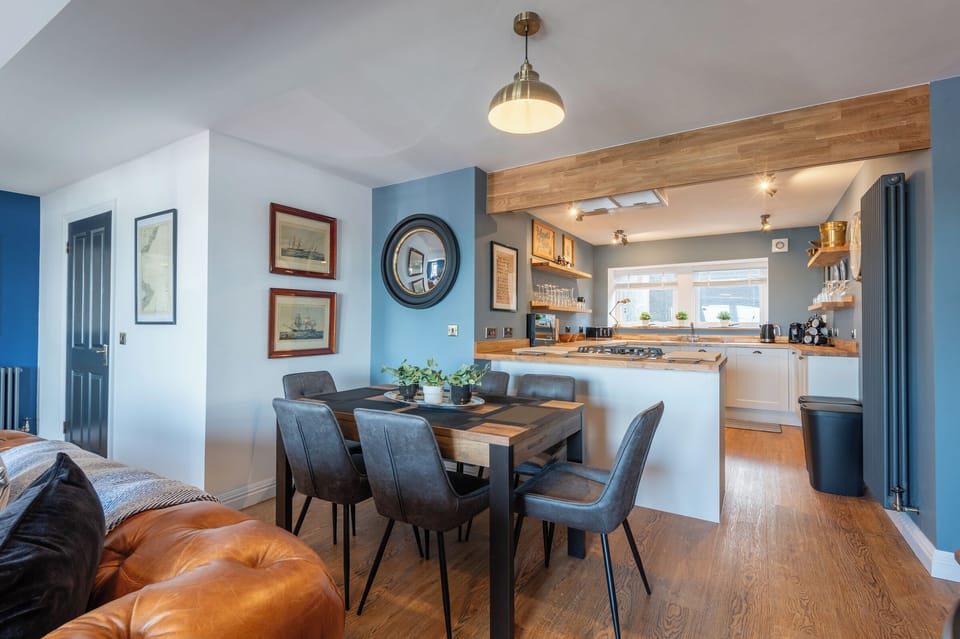 Apartment | Dining