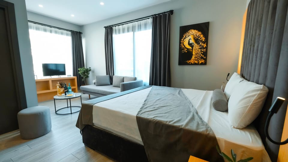 Deluxe Room | Premium bedding, desk, laptop workspace, iron/ironing board