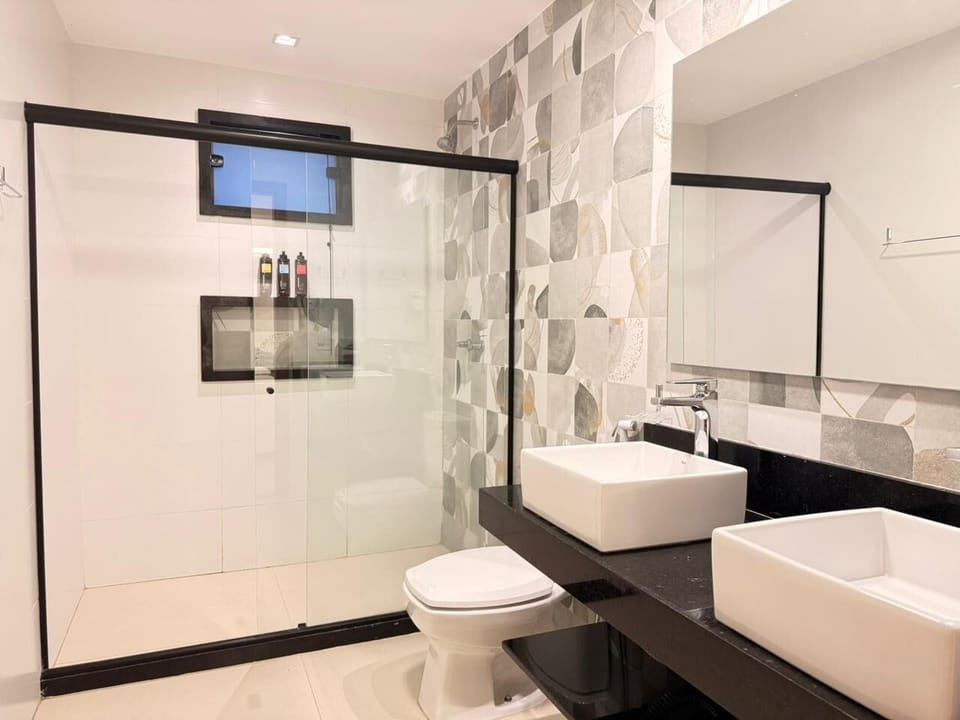 Family Room | Bathroom | Shower, hair dryer, towels, toilet paper